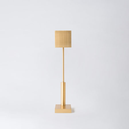 CARRÉ Gold rechargeable table lamp